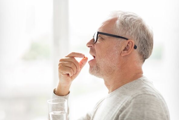 egy férfi antibiotikumot szed prosztatagyulladásra